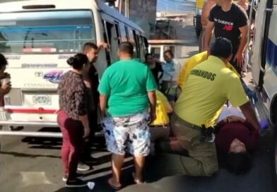 Microbús de la ruta 41 A atropello a una mujer de 46 años, todo por ir peleando una vía con otro microbusero. Microbús de la ruta 41 A atropello a una mujer de 46 años, todo por ir peleando una vía con otro microbusero.